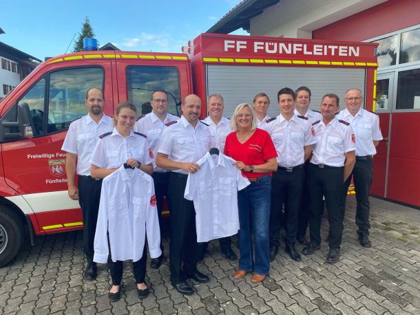 Referenzen Übergabe mit der FFW-Fünfleiten